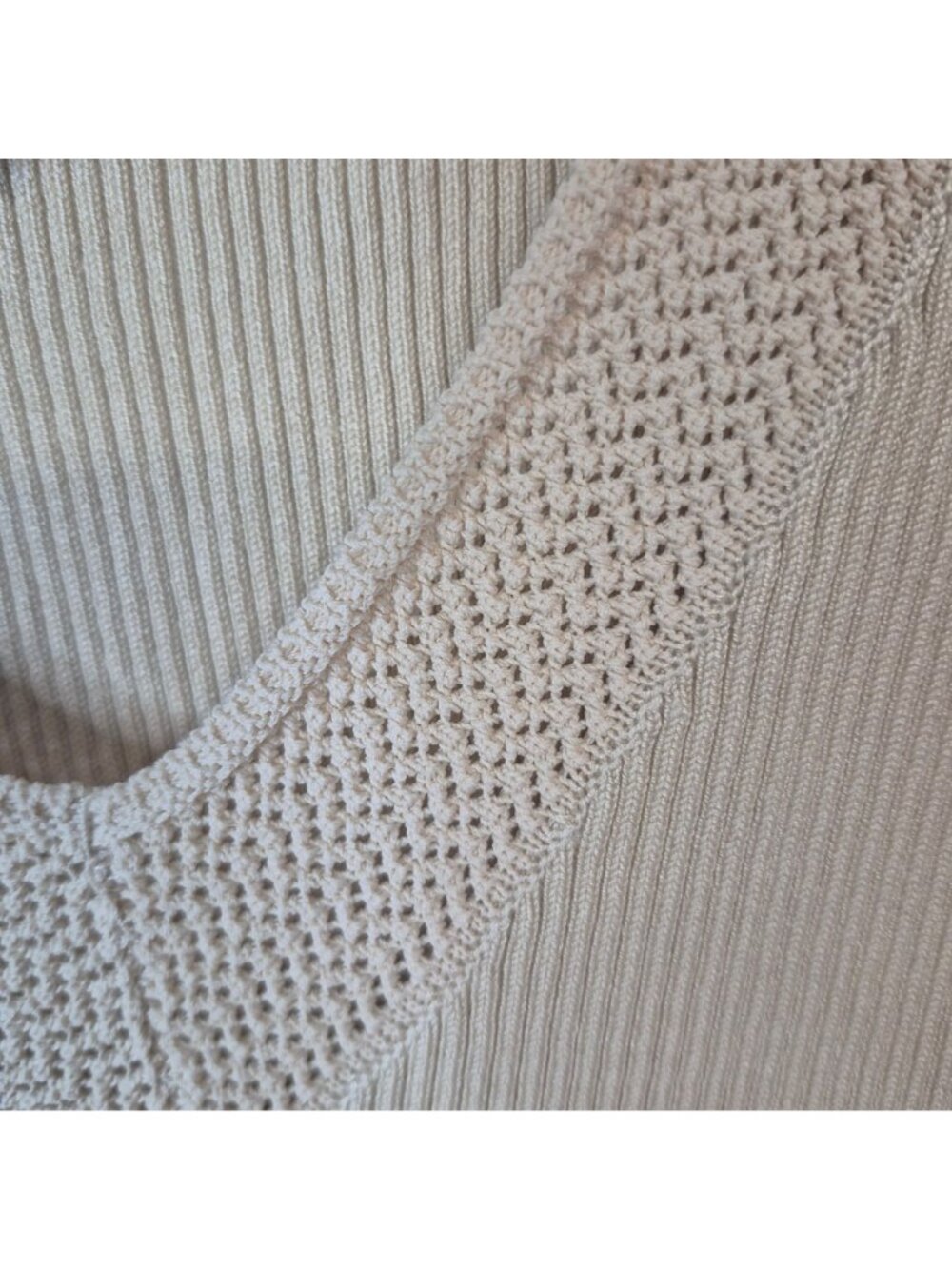 Halston Beige Sleeveless Ribbed Knit V-Neck Tank Top With Crochet Trim Womens Si - Picture 3 of 6